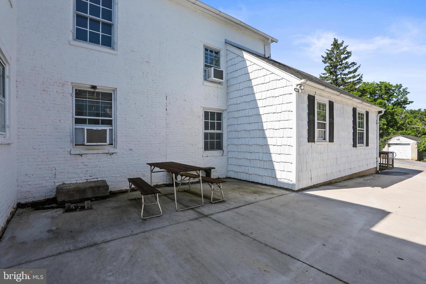 350 Main St Property Photo 5