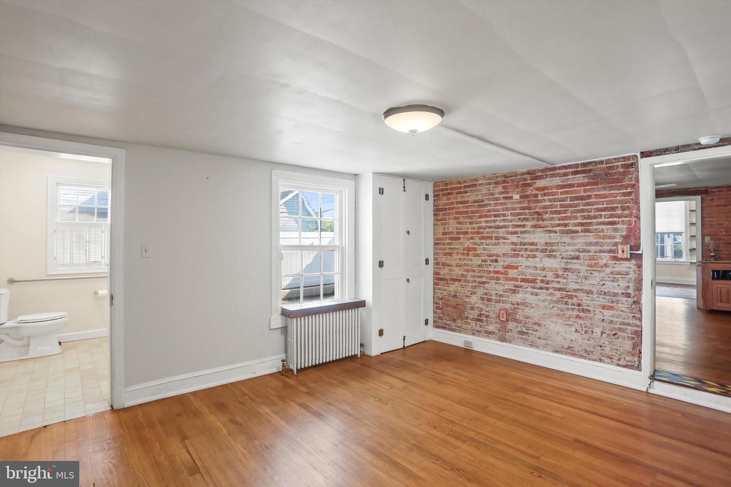 350 Main St Property Photo 17