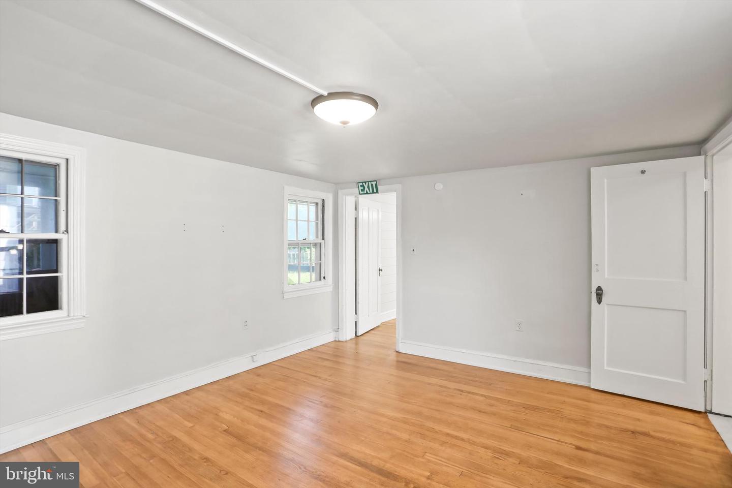 350 Main St Property Photo 18