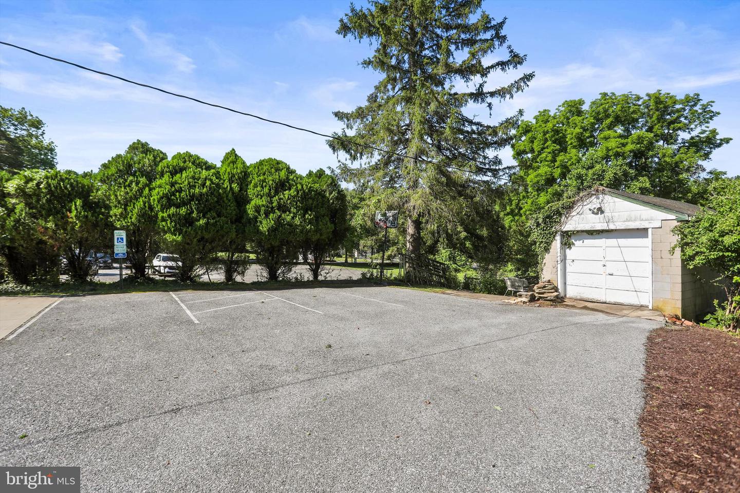 350 Main St Property Photo 34