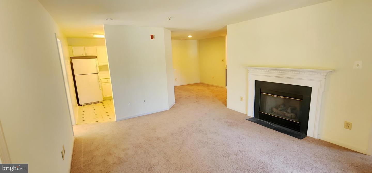 8907 Stone Creek Pl #201 Property Photo 3