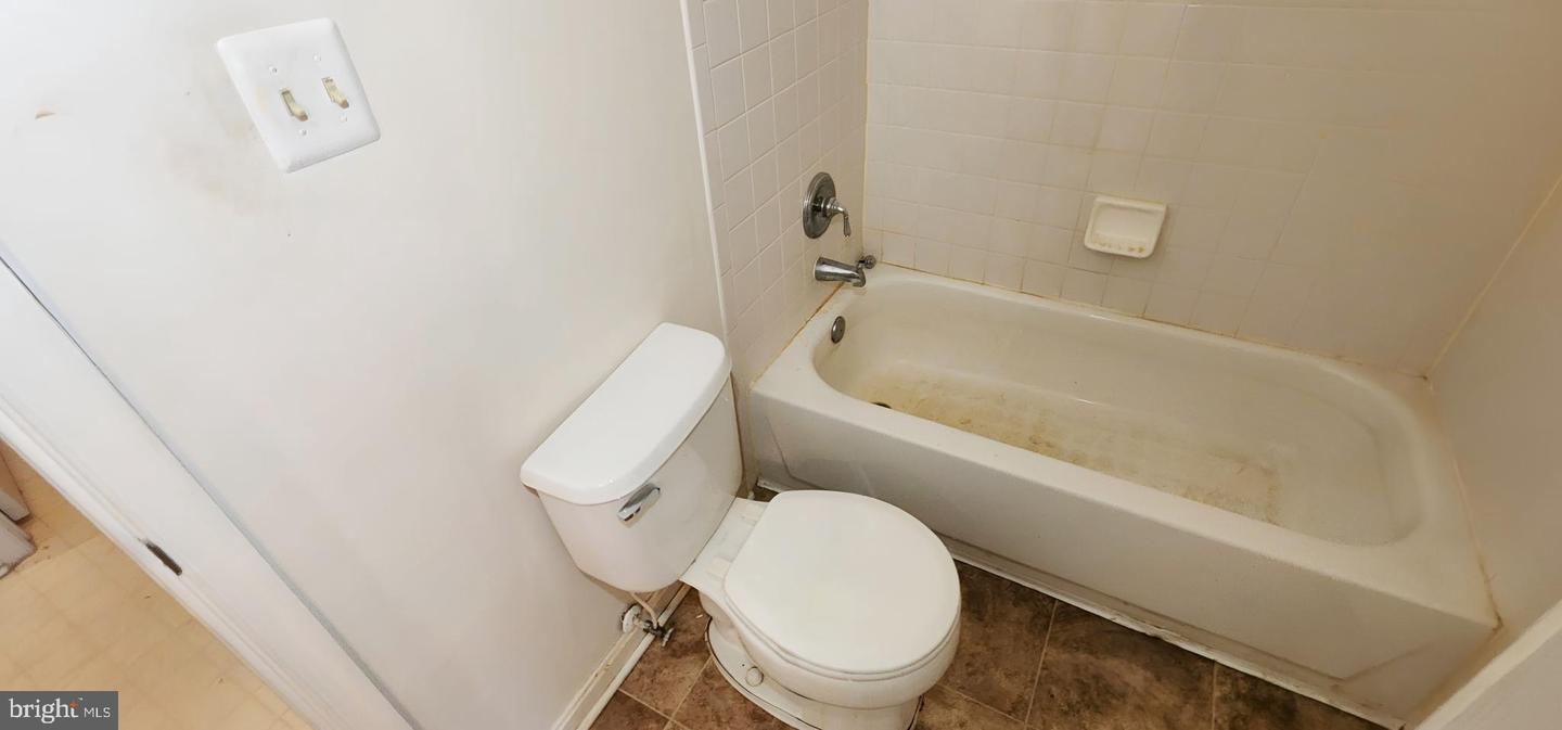 8907 Stone Creek Pl #201 Property Photo 14