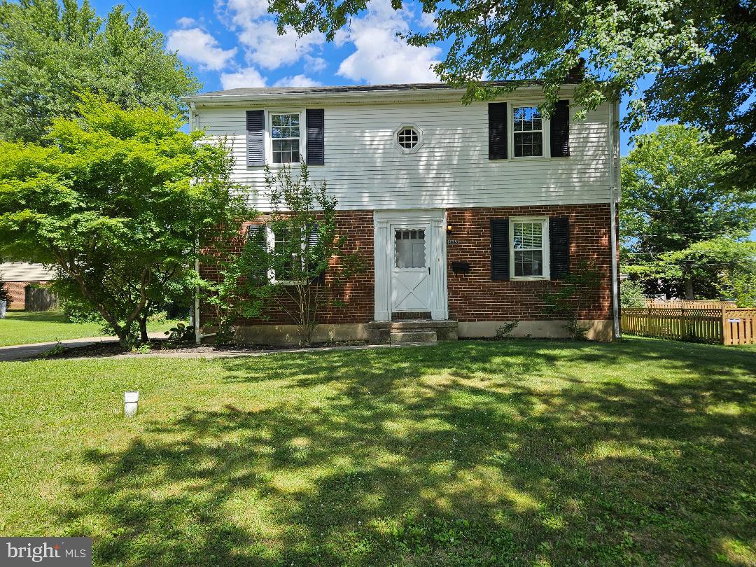8423 THORNTON RD Property Photo 1