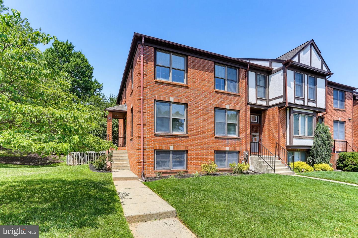42 Rhodes Pl Property Photo 1