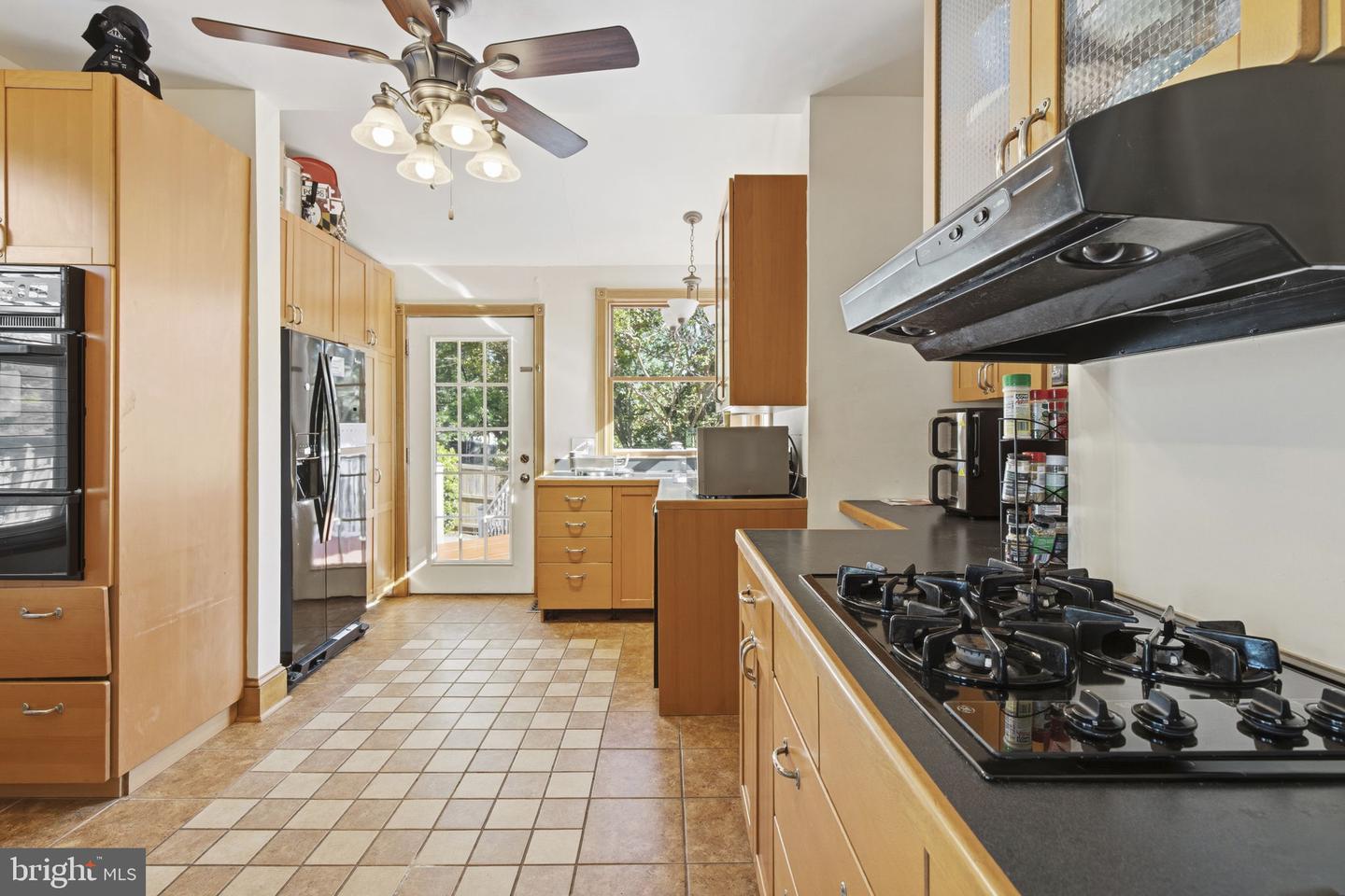 4413 Maple Ave Property Photo 4