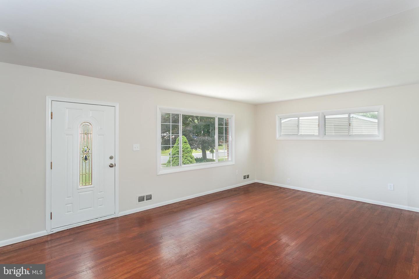 8703 Edgefield Rd Property Photo 4