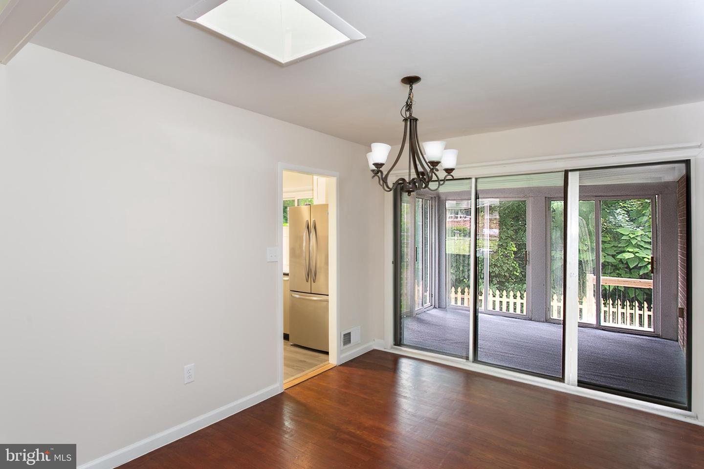 8703 Edgefield Rd Property Photo 6