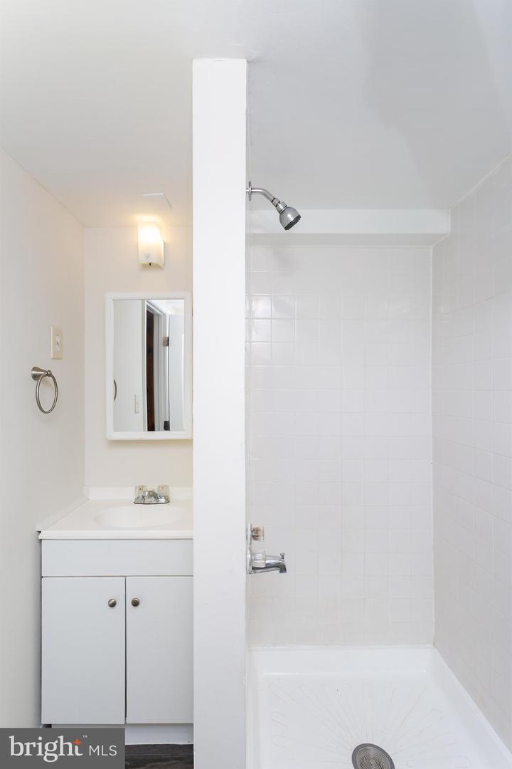 8703 Edgefield Rd Property Photo 23
