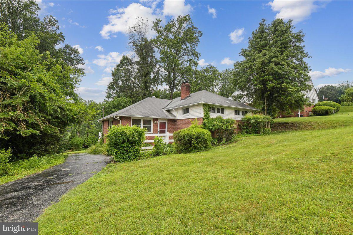 1204 Saint Andrews Way Property Photo 4