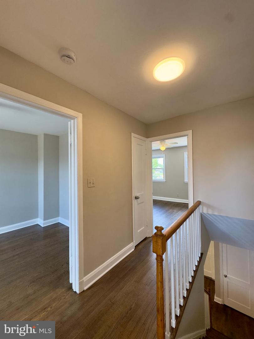 433 Oakwood Rd Property Photo 2