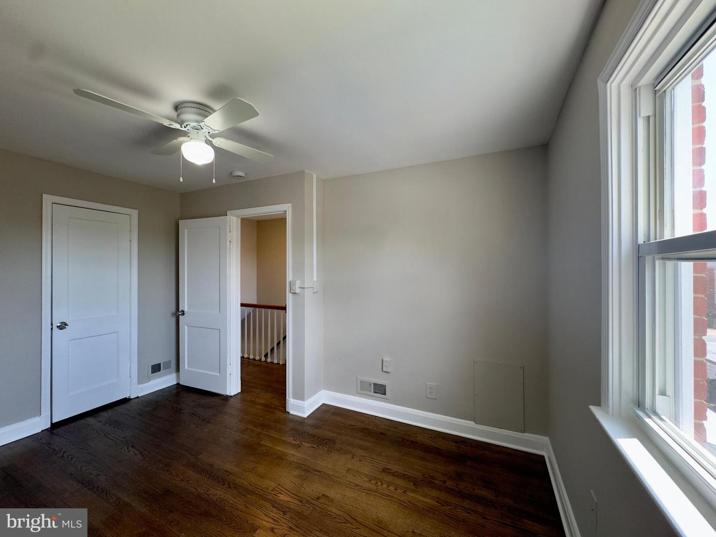 433 Oakwood Rd Property Photo 4