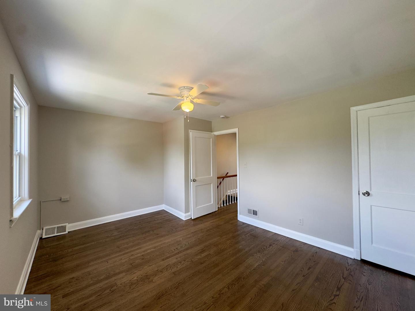 433 Oakwood Rd Property Photo 6