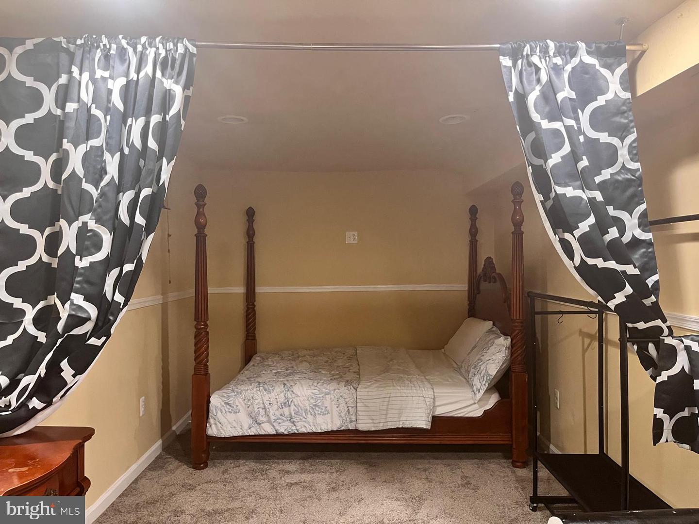 8 Trout Lily Ct Property Photo 3