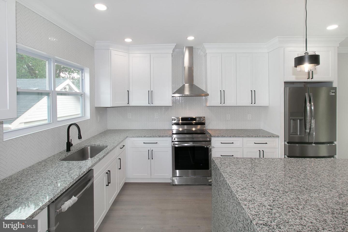 3437 Liberty Gardens Road Property Photo 5