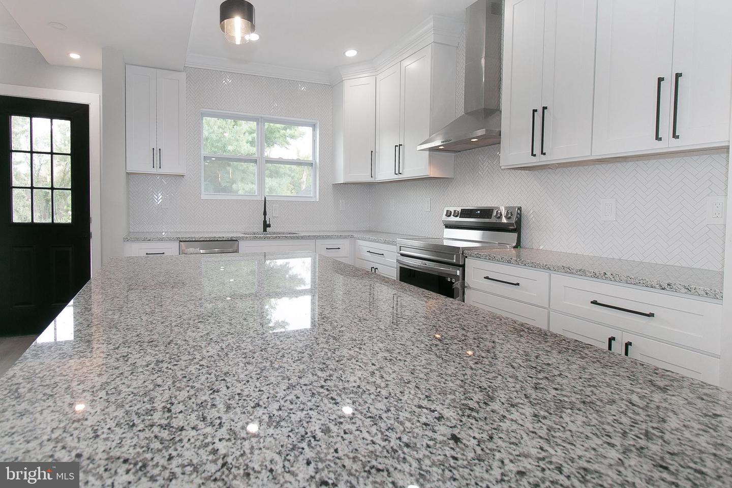 3437 Liberty Gardens Road Property Photo 7