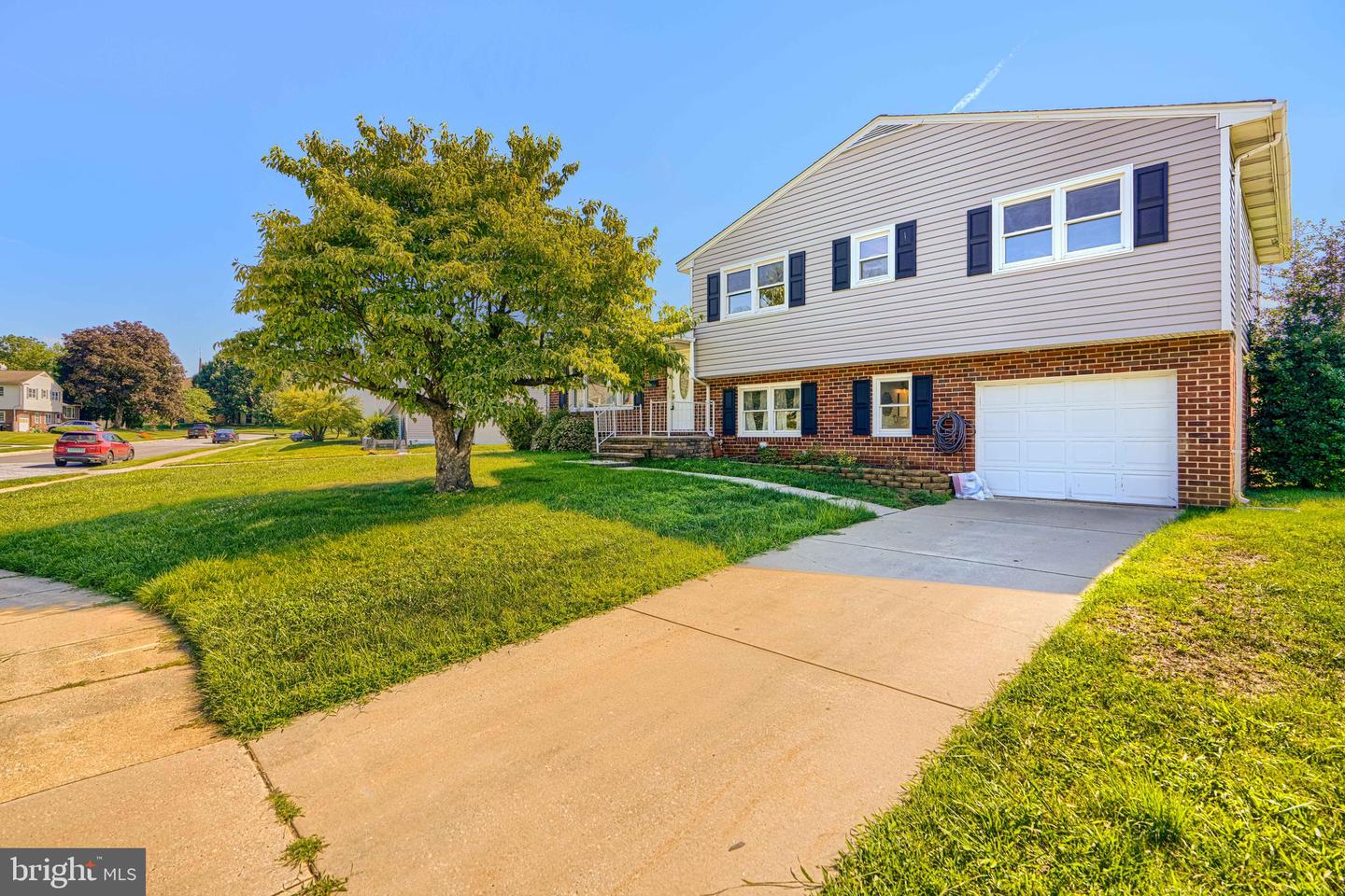815 Branford Cir Property Photo 1