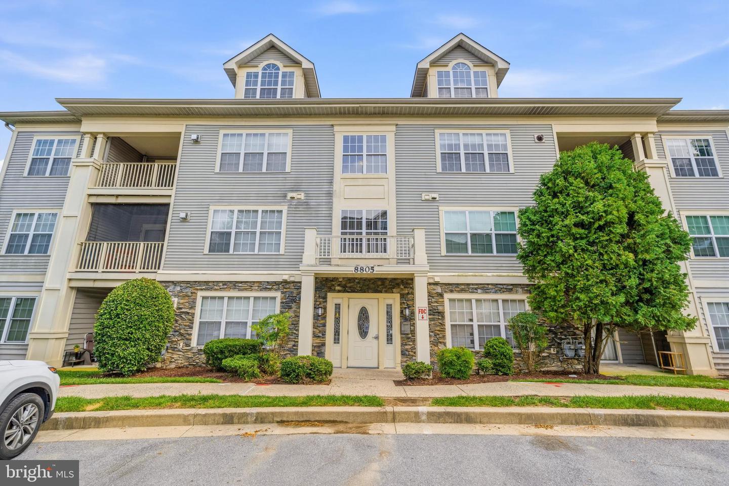 8805 Stone Ridge Cir #304 Property Photo 2
