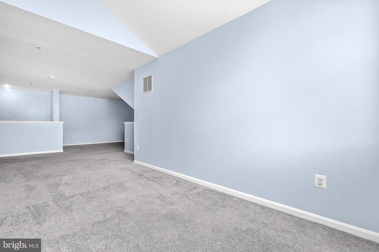 8805 Stone Ridge Cir #304 Property Photo 25