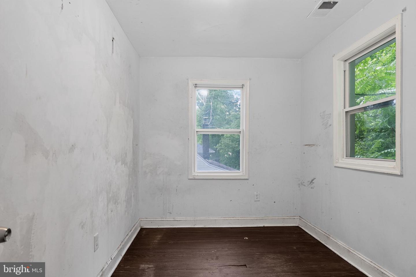 13 Beacon Hill Rd Property Photo 15