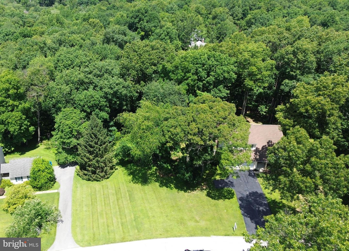 19018 Hunt Pass Ct Property Photo 3
