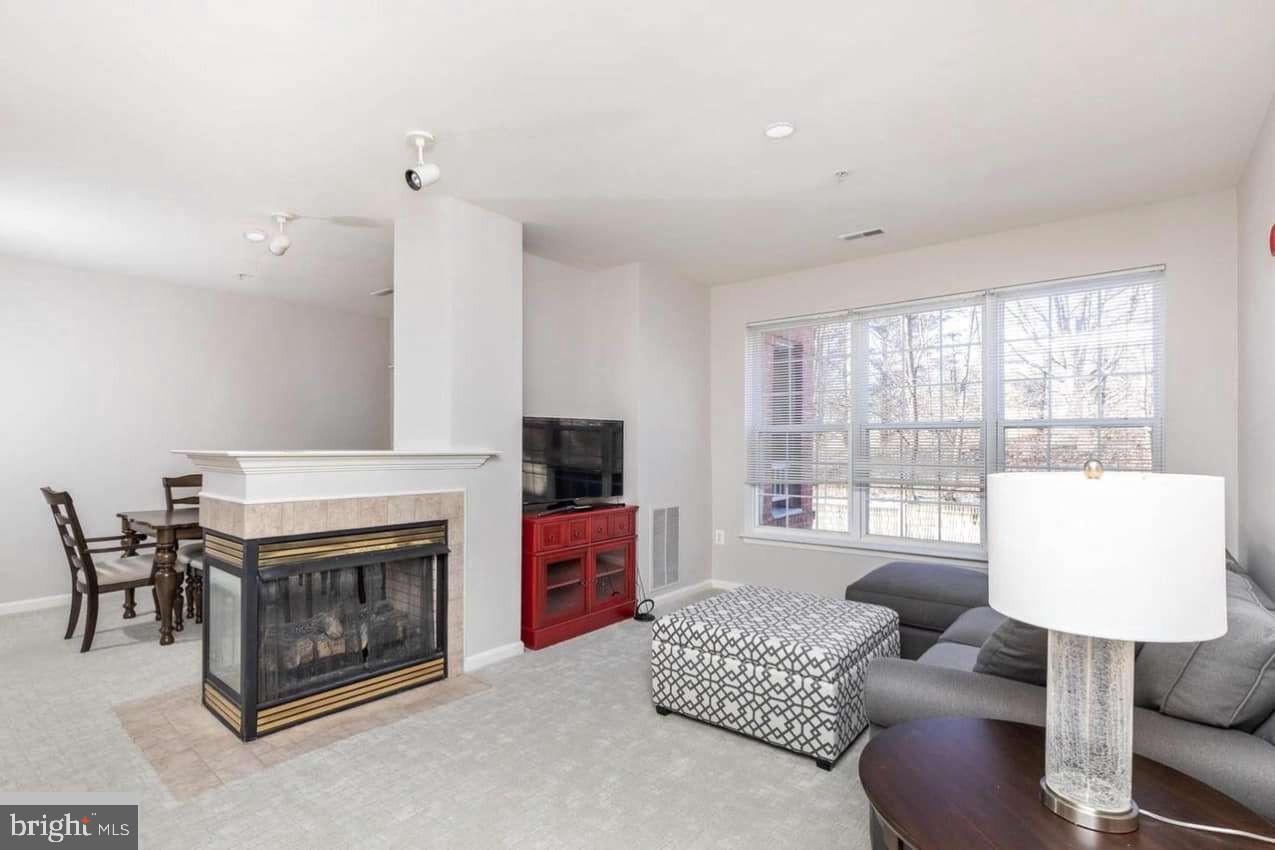 400 Symphony Cir #209i Property Photo 7