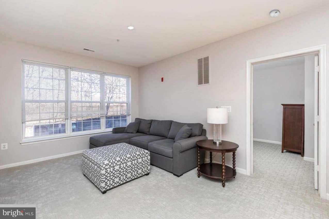 400 Symphony Cir #209i Property Photo 8