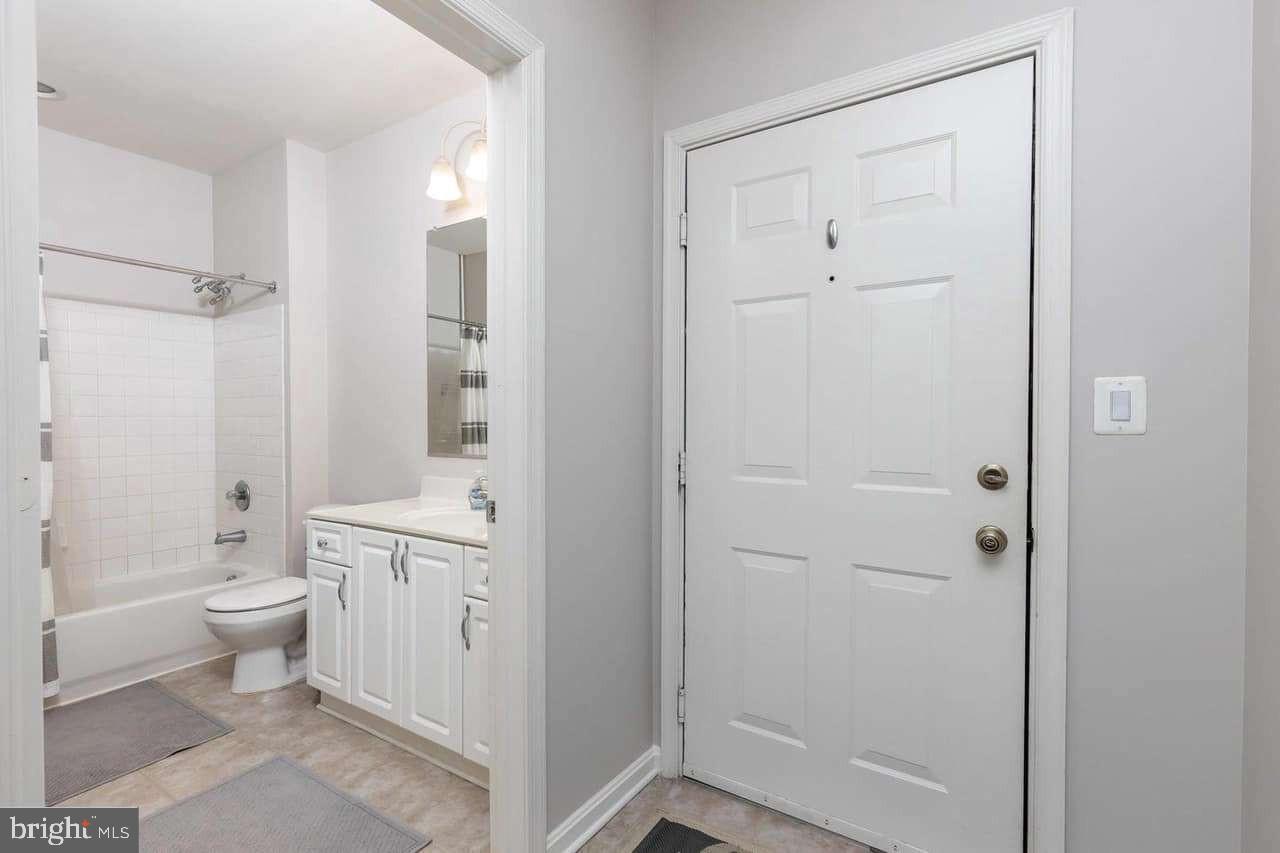 400 Symphony Cir #209i Property Photo 16