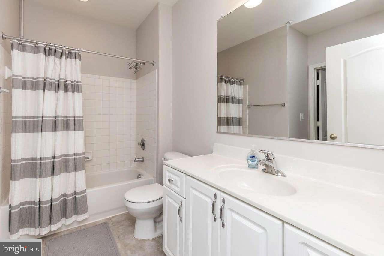 400 Symphony Cir #209i Property Photo 17