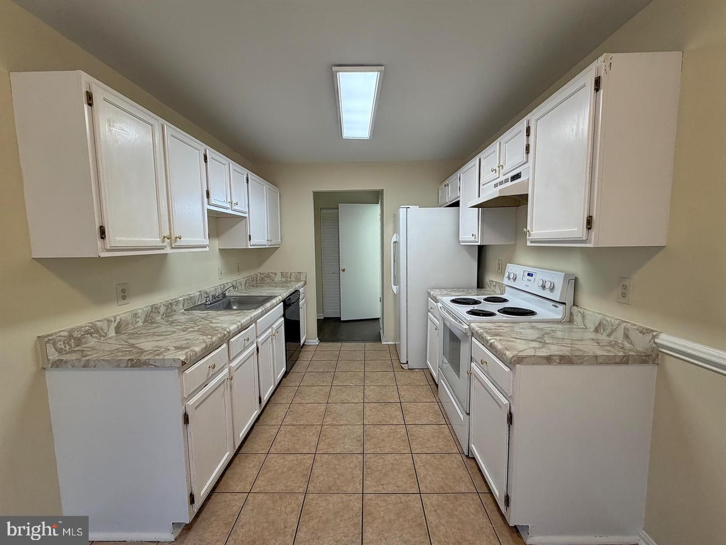 4100 Hunters Hill Cir #4100 Property Photo 9