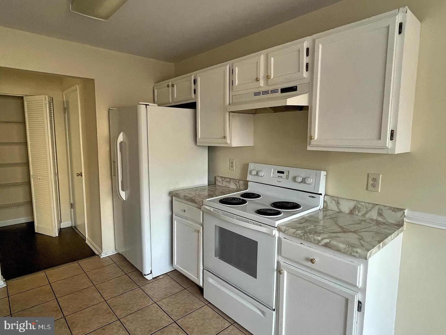 4100 Hunters Hill Cir #4100 Property Photo 10