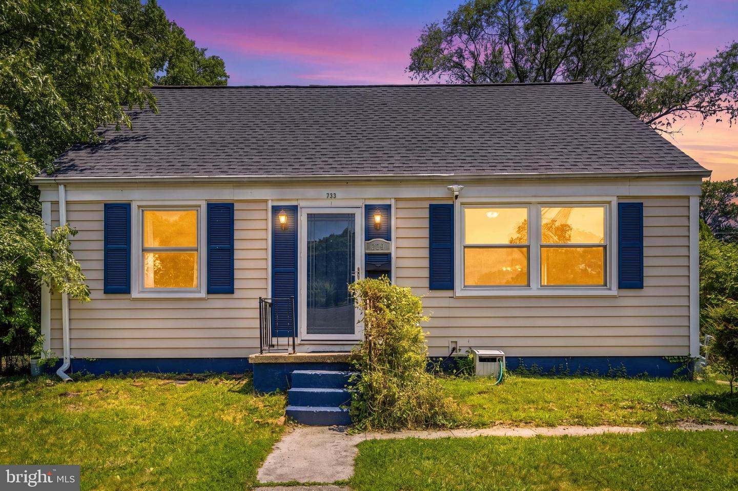 733 Leafydale Ter Property Photo 1