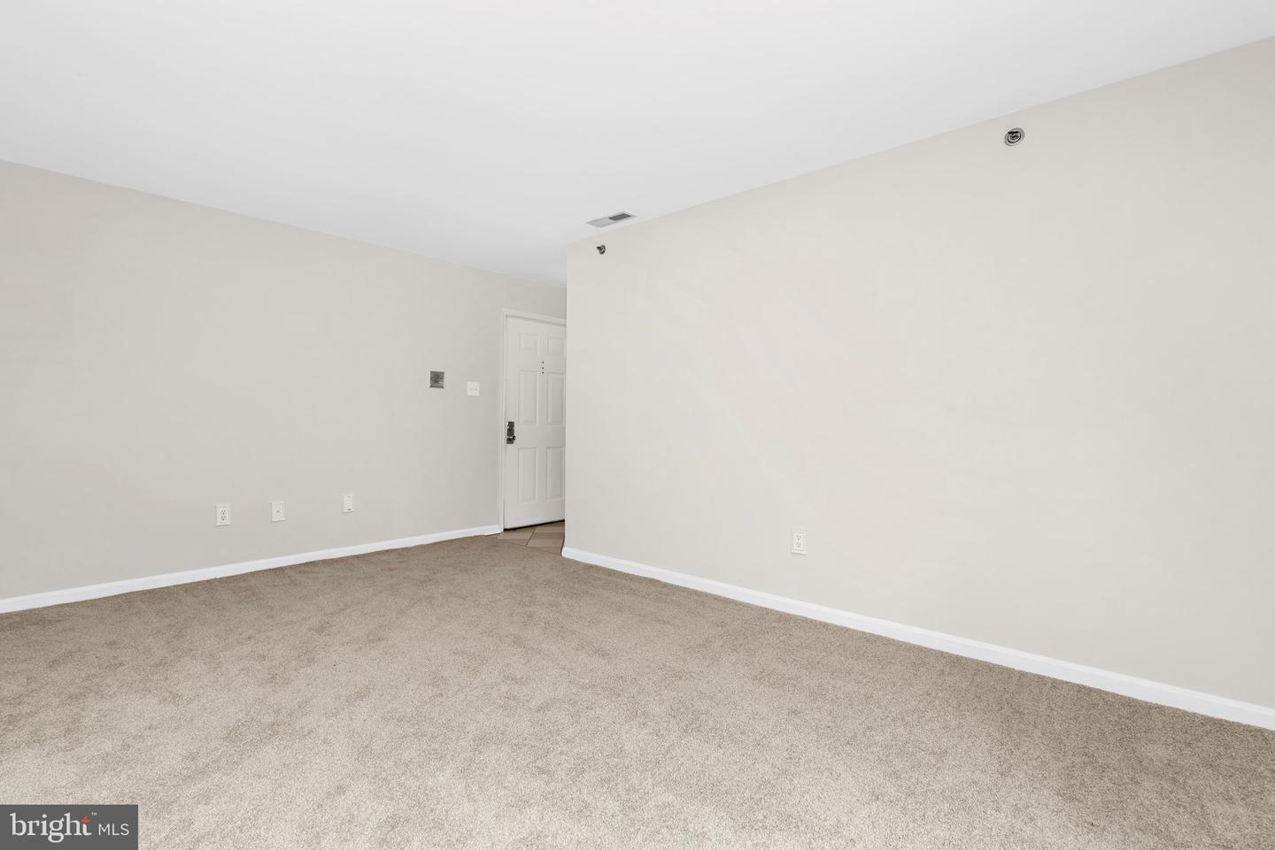 1256 Sugarwood Cir #103 Property Photo 4