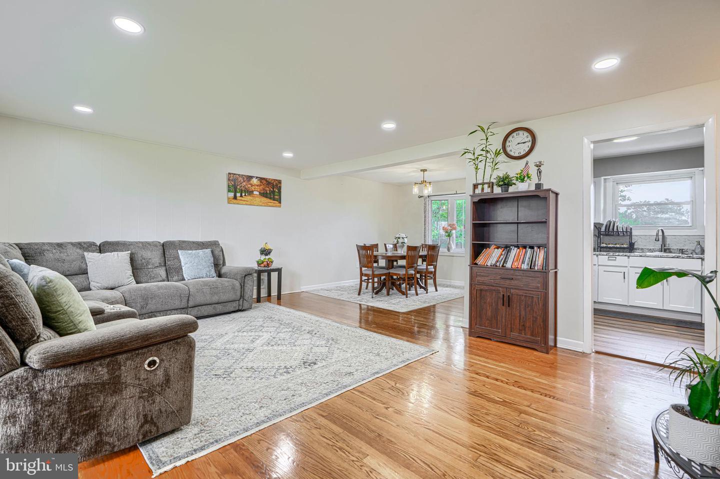 9405 Thornewood Ct Property Photo 4