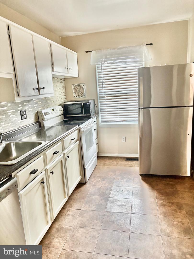 13 Mitnick Ct Property Photo 6