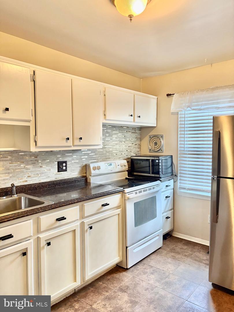 13 Mitnick Ct Property Photo 7