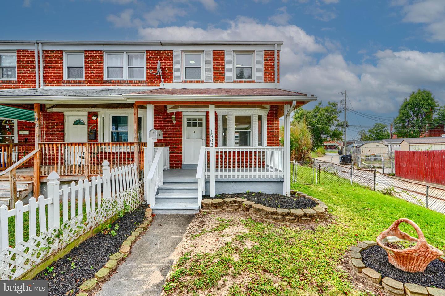 1902 Kelmore Rd Property Photo 1