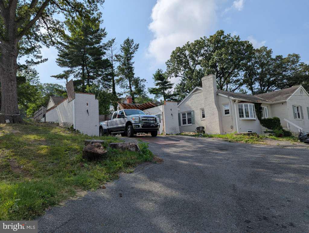 2207 Hammonds Ferry Rd Property Photo 4