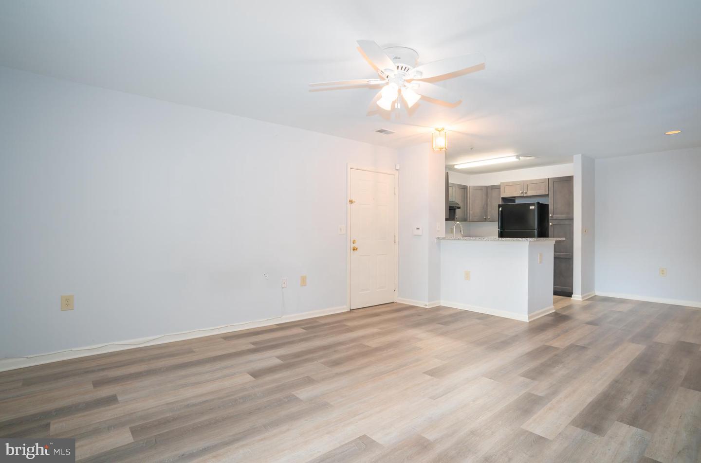 4401 Silverbrook Ln #b101 Property Photo 2