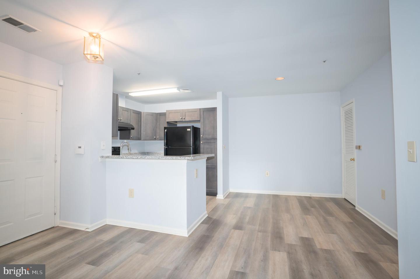 4401 Silverbrook Ln #b101 Property Photo 5