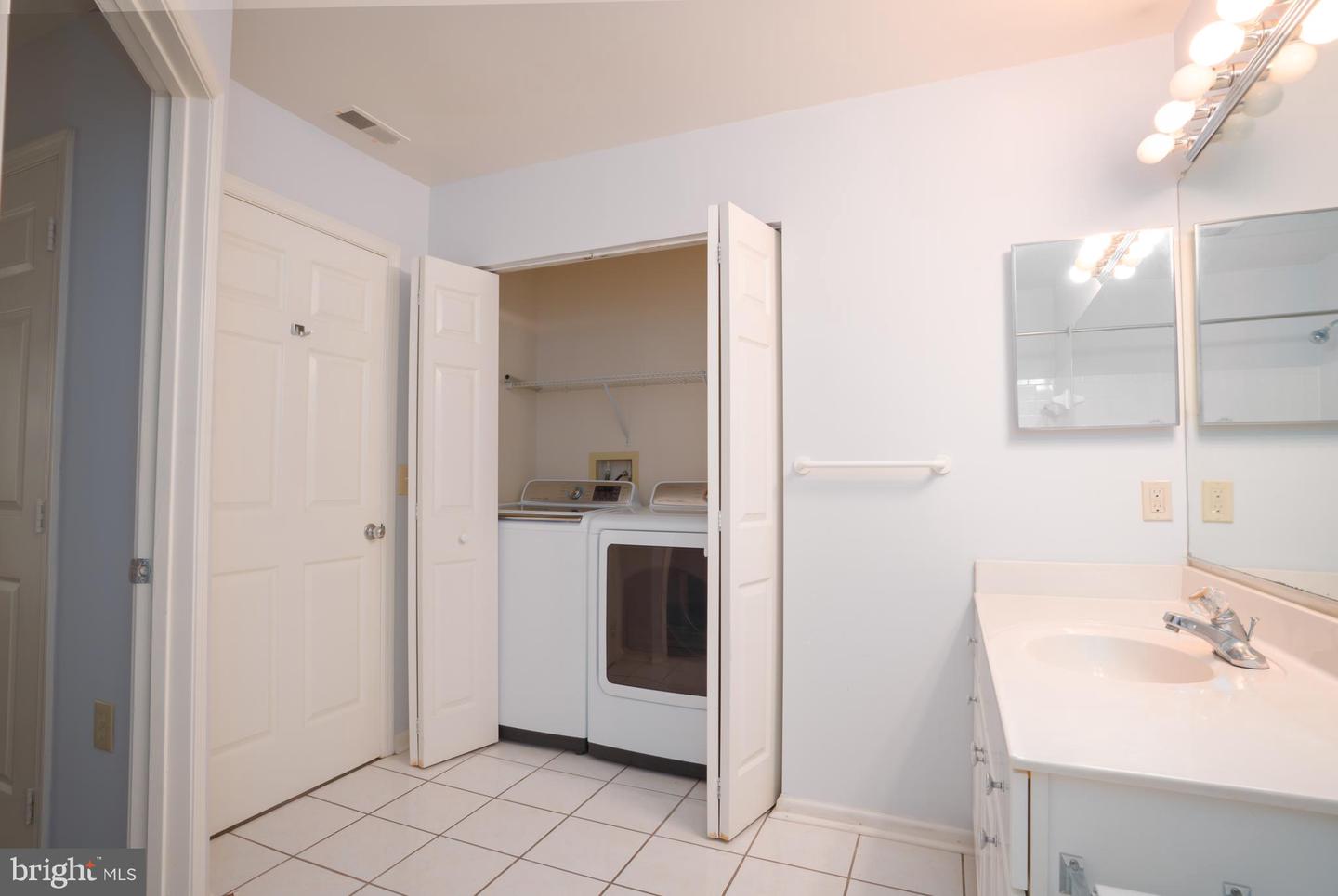 4401 Silverbrook Ln #b101 Property Photo 11