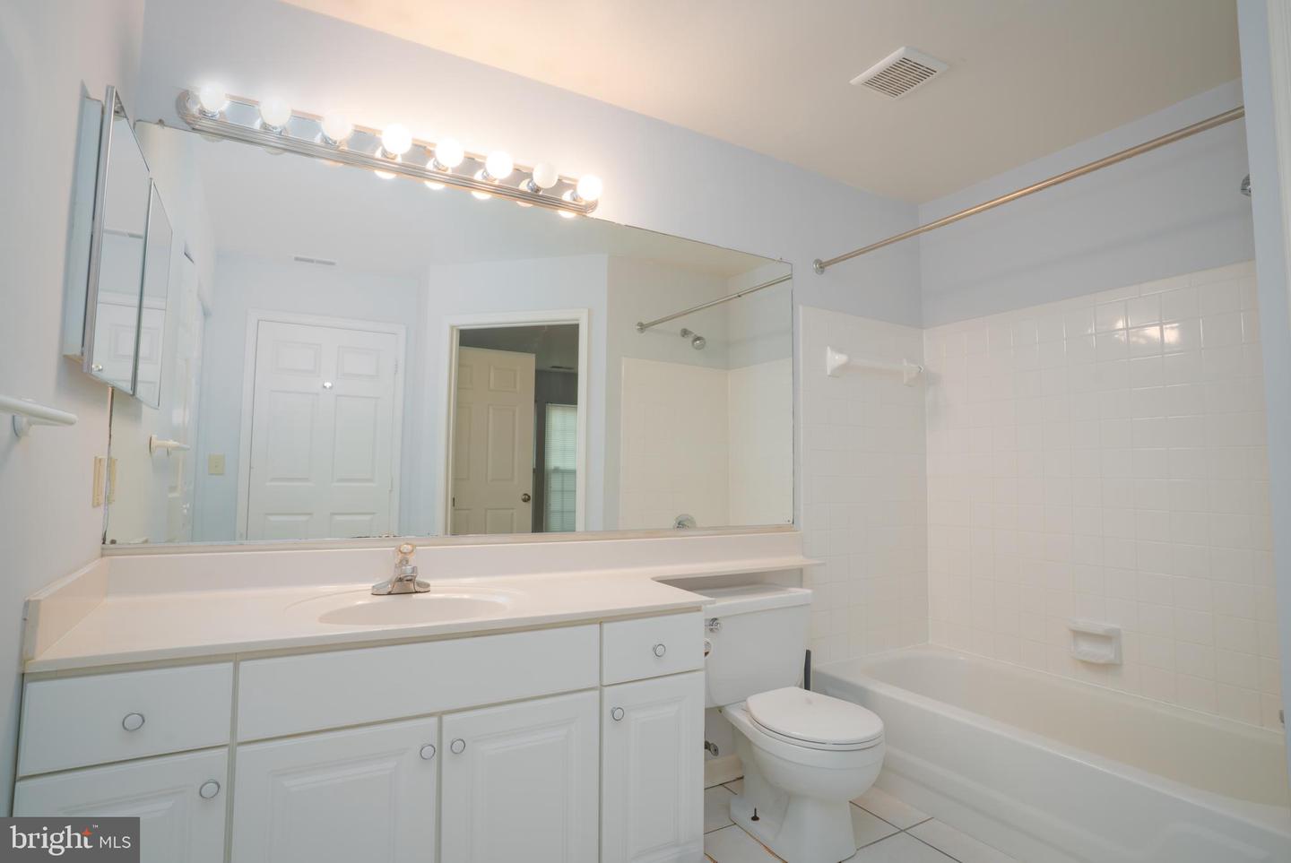4401 Silverbrook Ln #b101 Property Photo 12