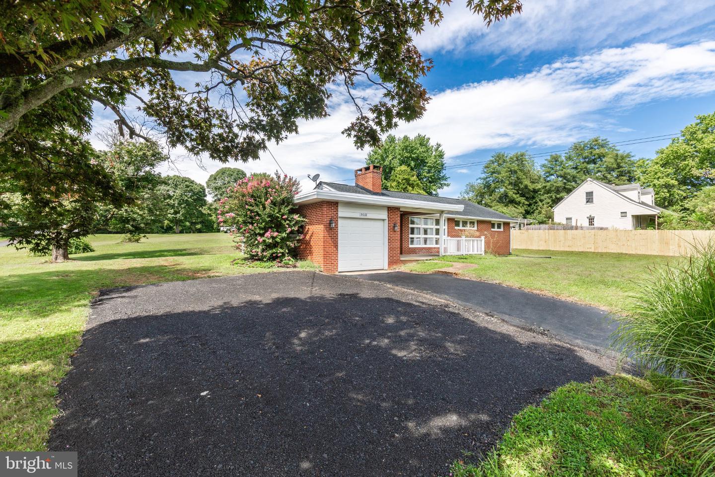 15022 Hanover Pike Property Photo 3