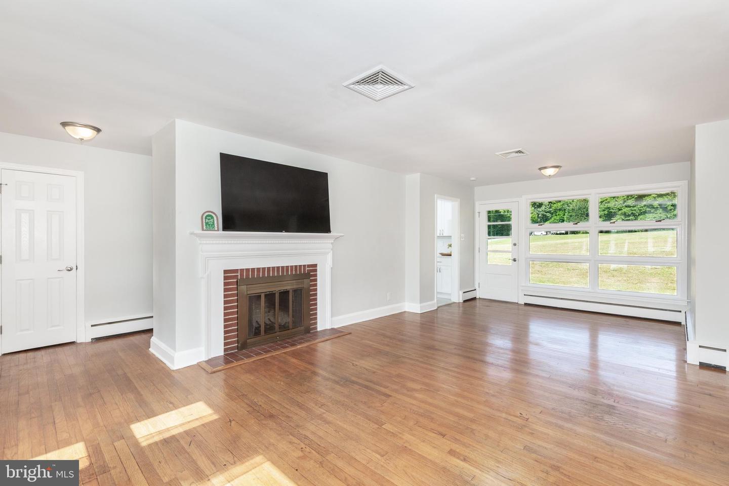 15022 Hanover Pike Property Photo 5
