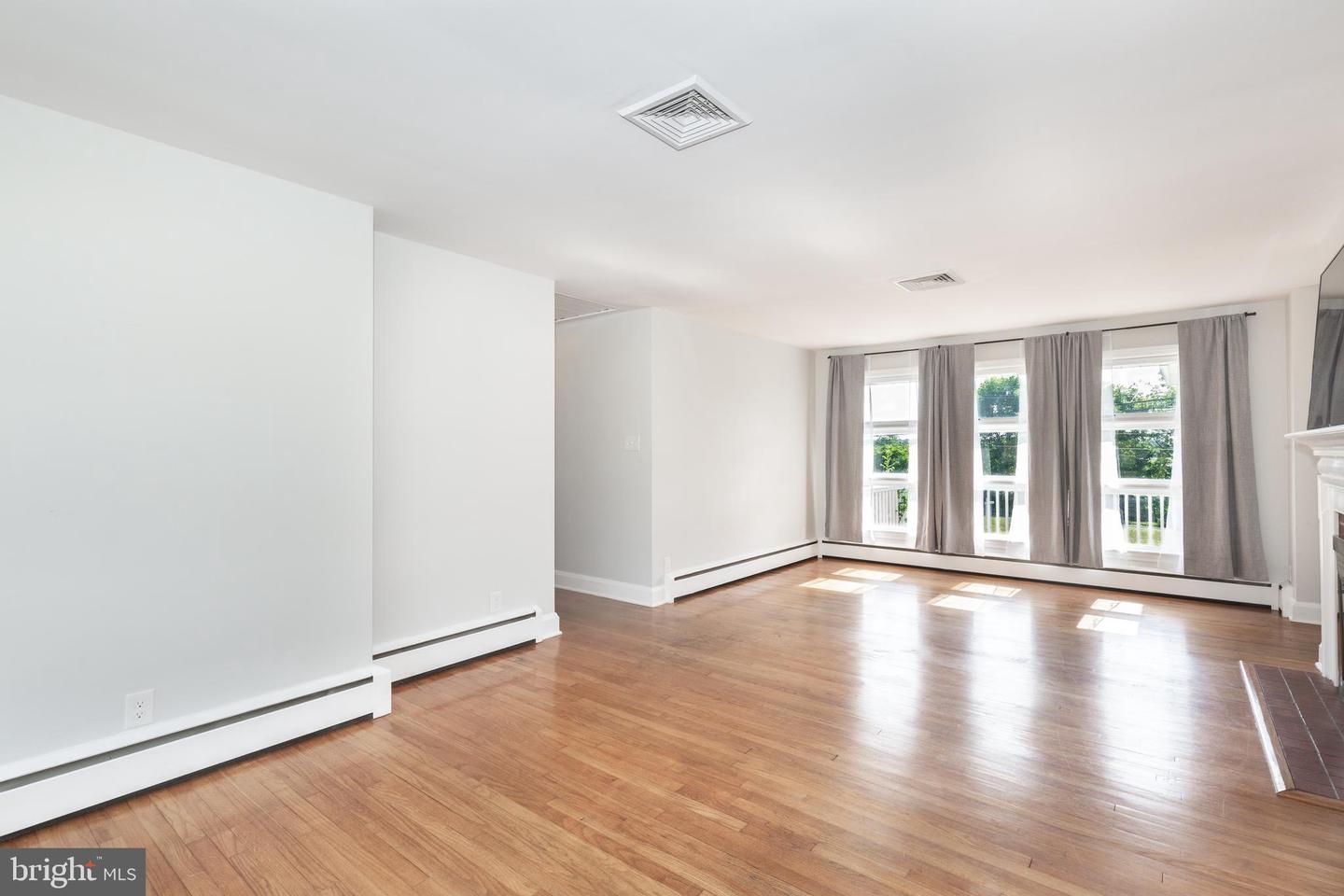 15022 Hanover Pike Property Photo 6
