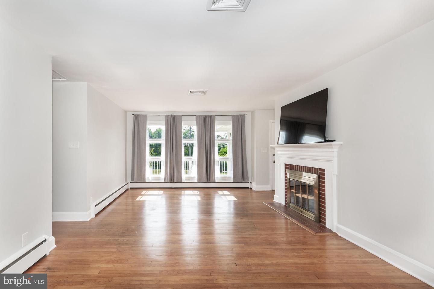 15022 Hanover Pike Property Photo 8