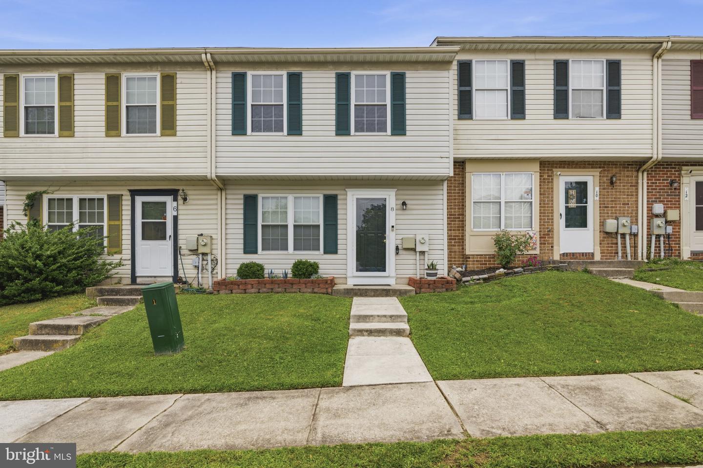 8 LONDON PERRY CT Property Photo 1