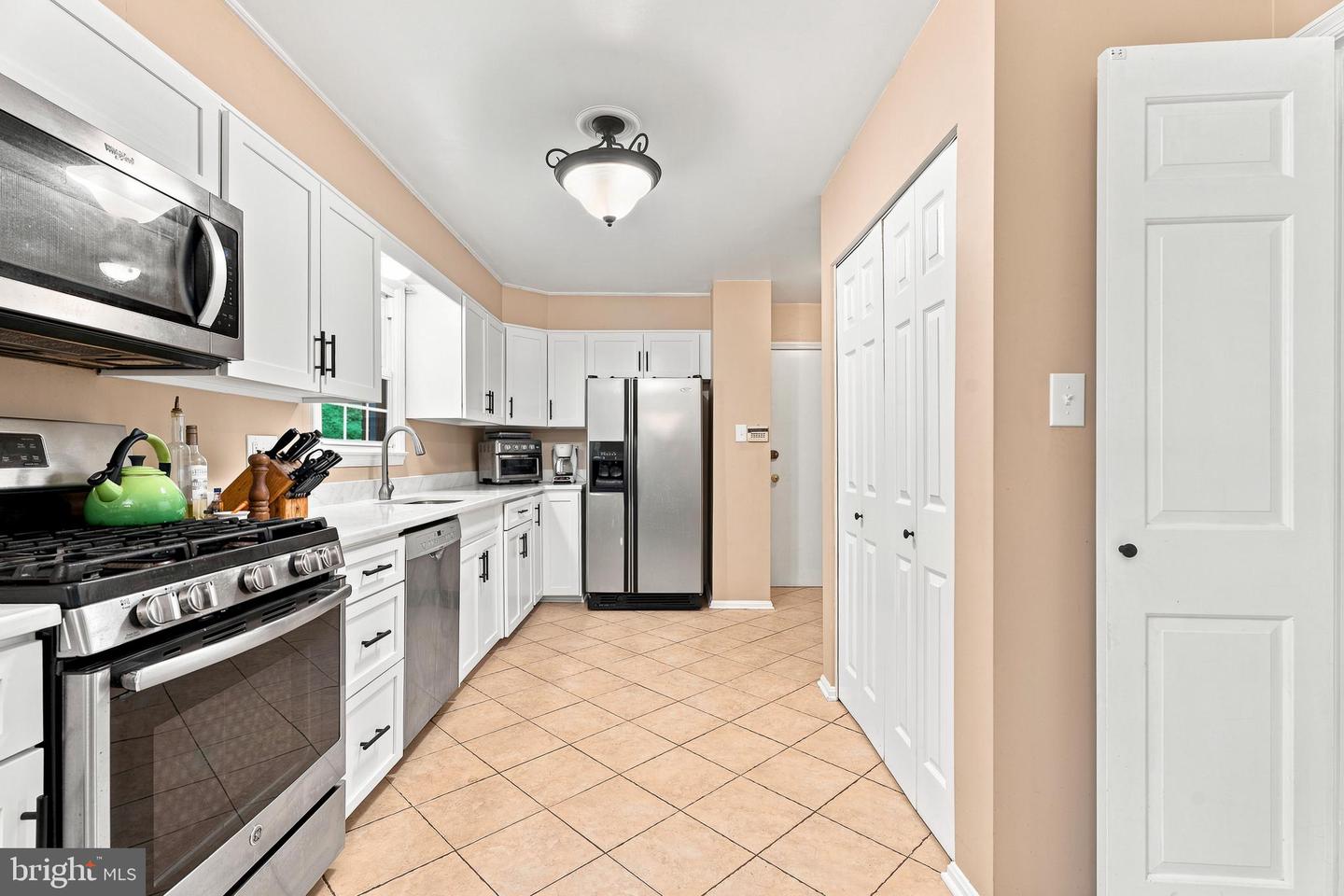 4 Alcan Property Photo 13