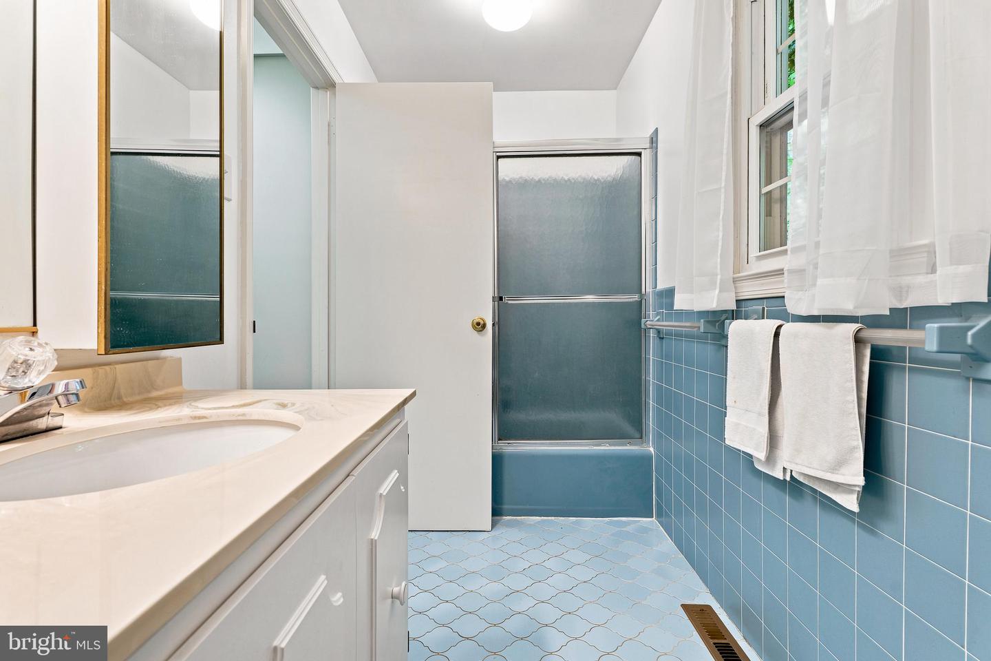 4 Alcan Property Photo 33
