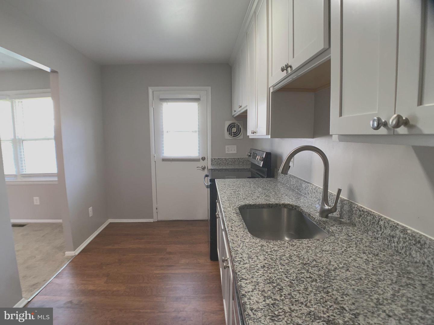 8 Beyda Ct #28 Property Photo 6
