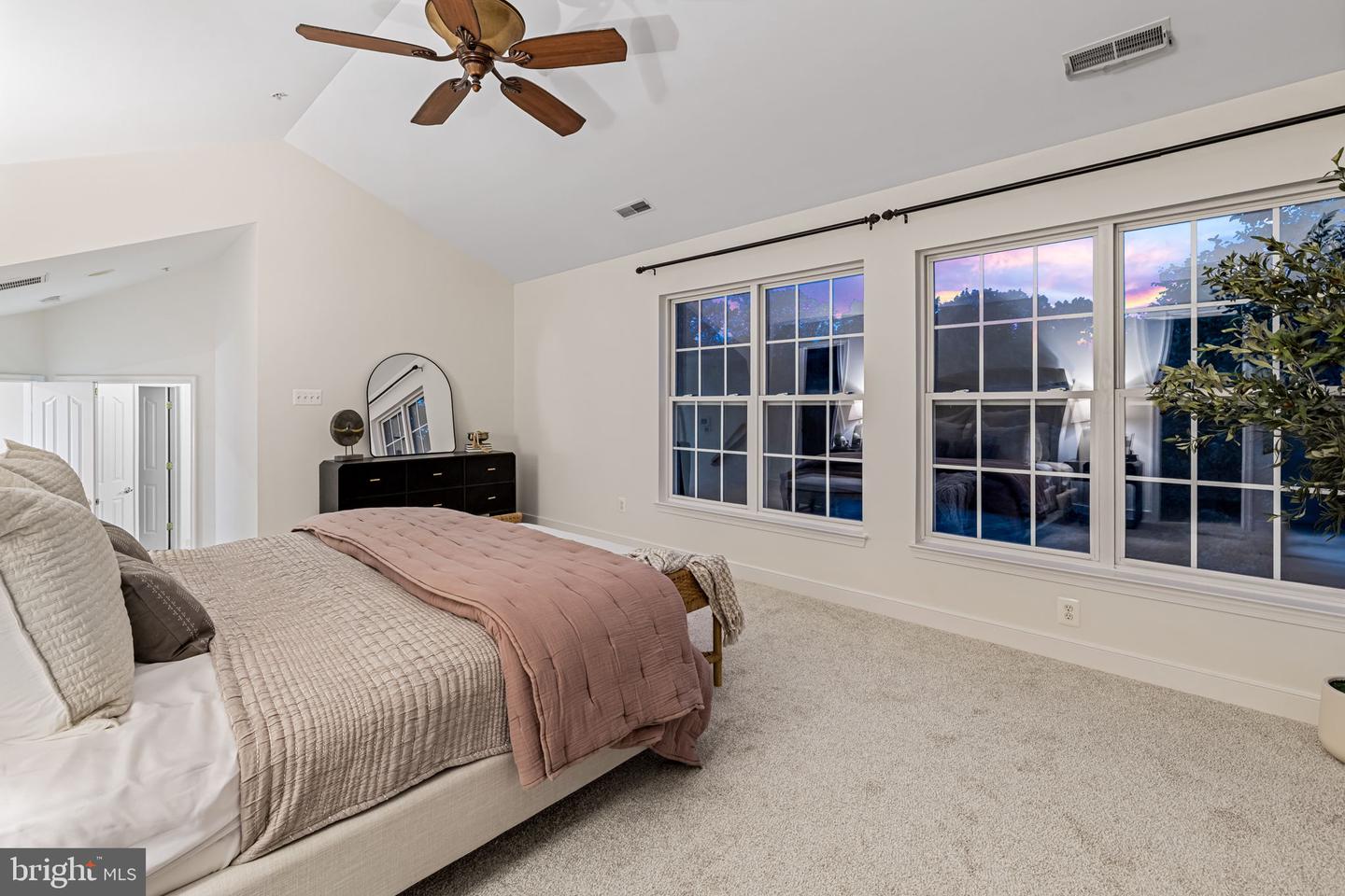803 Zenith Property Photo 32